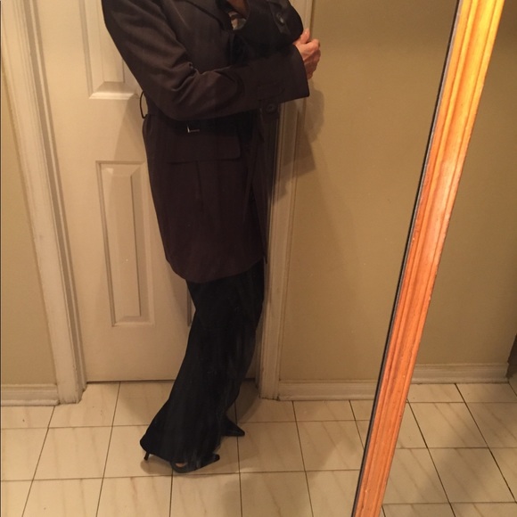 New! Fall trench with belt and inside pocket - Picture 5 of 9